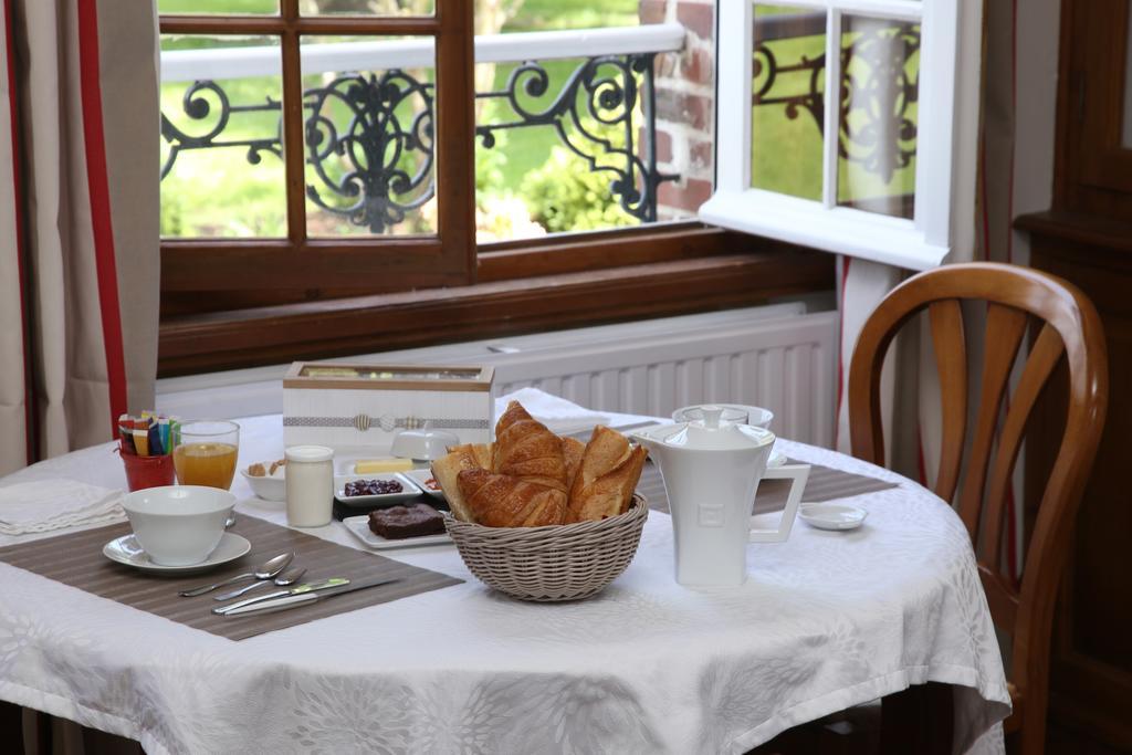 Bed and Breakfast Manoir Le Mesnil Saint-Martin-aux-Chartrains Exterior foto