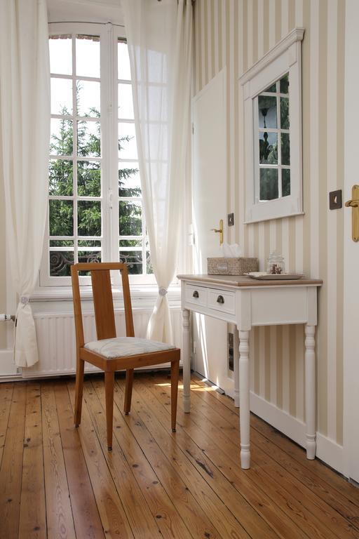 Bed and Breakfast Manoir Le Mesnil Saint-Martin-aux-Chartrains Exterior foto