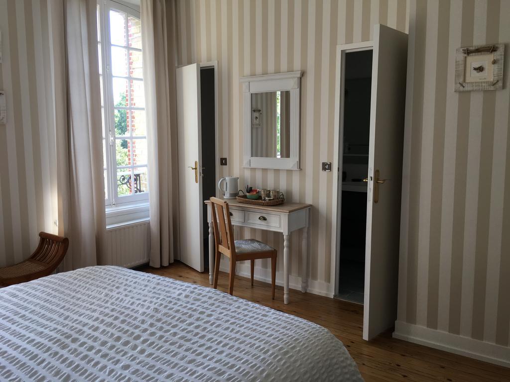 Bed and Breakfast Manoir Le Mesnil Saint-Martin-aux-Chartrains Exterior foto