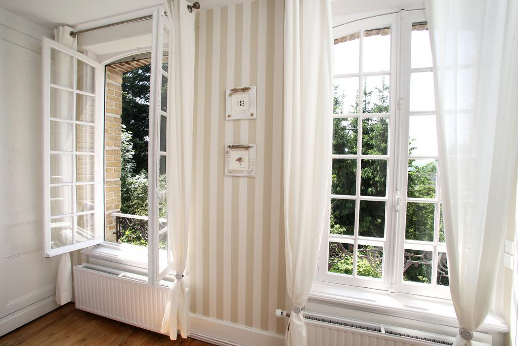 Bed and Breakfast Manoir Le Mesnil Saint-Martin-aux-Chartrains Exterior foto