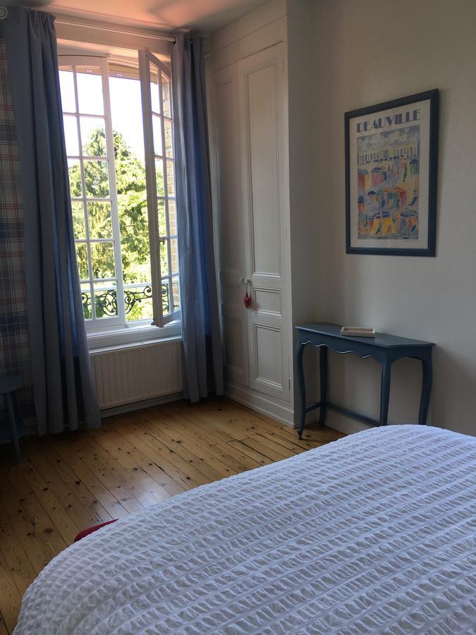 Bed and Breakfast Manoir Le Mesnil Saint-Martin-aux-Chartrains Exterior foto